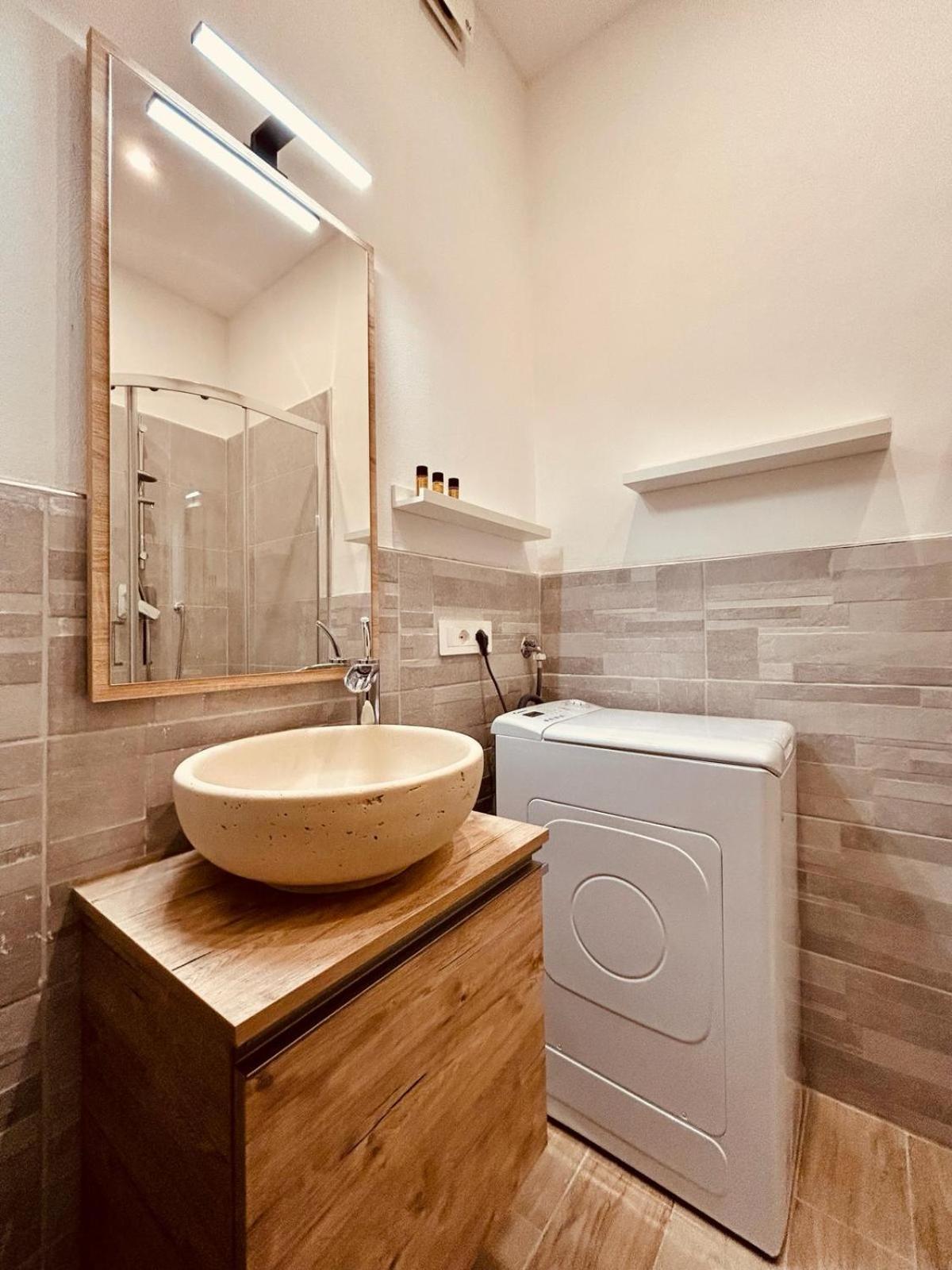 Kibilu - Via Medaglie D'Oro Centro Citta Con Parcheggio Apartment Varese Bagian luar foto
