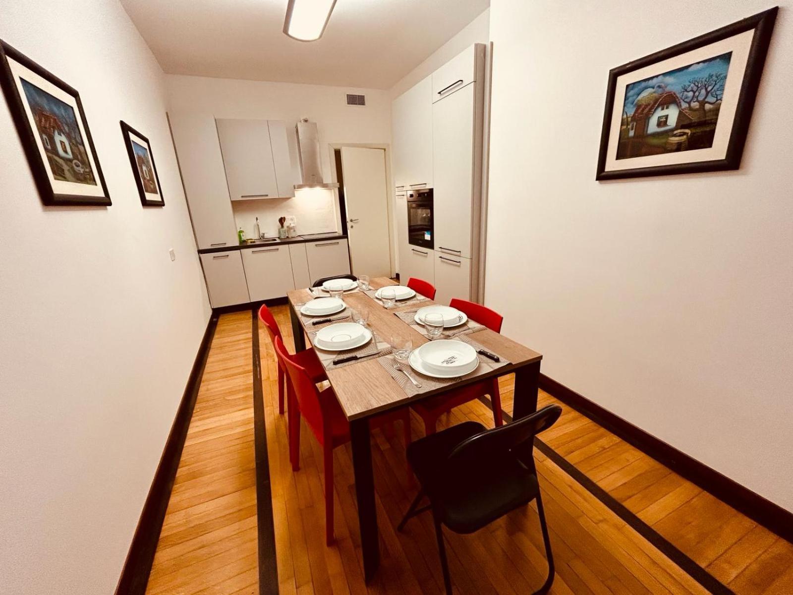 Kibilu - Via Medaglie D'Oro Centro Citta Con Parcheggio Apartment Varese Bagian luar foto