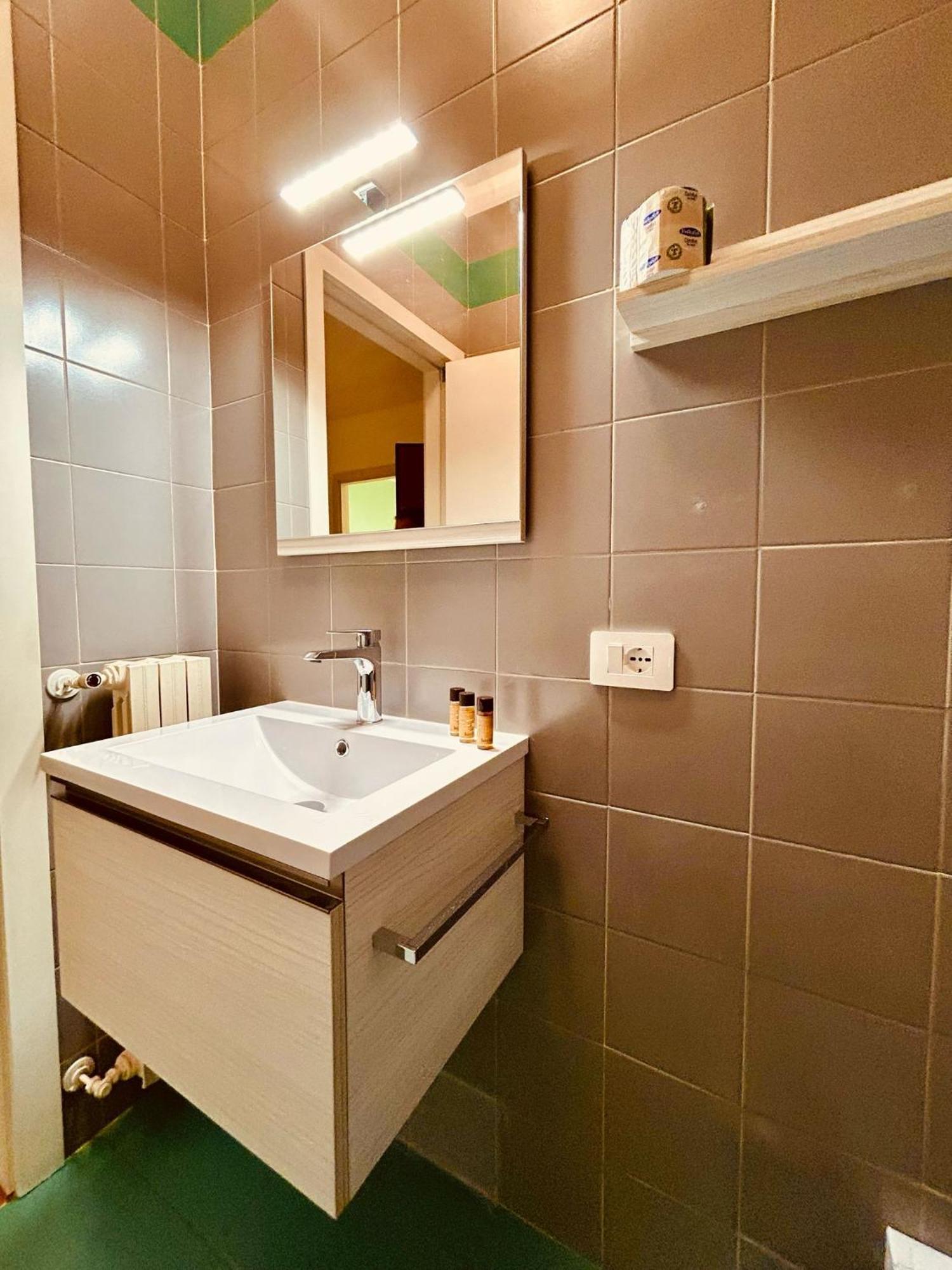 Kibilu - Via Medaglie D'Oro Centro Citta Con Parcheggio Apartment Varese Bagian luar foto